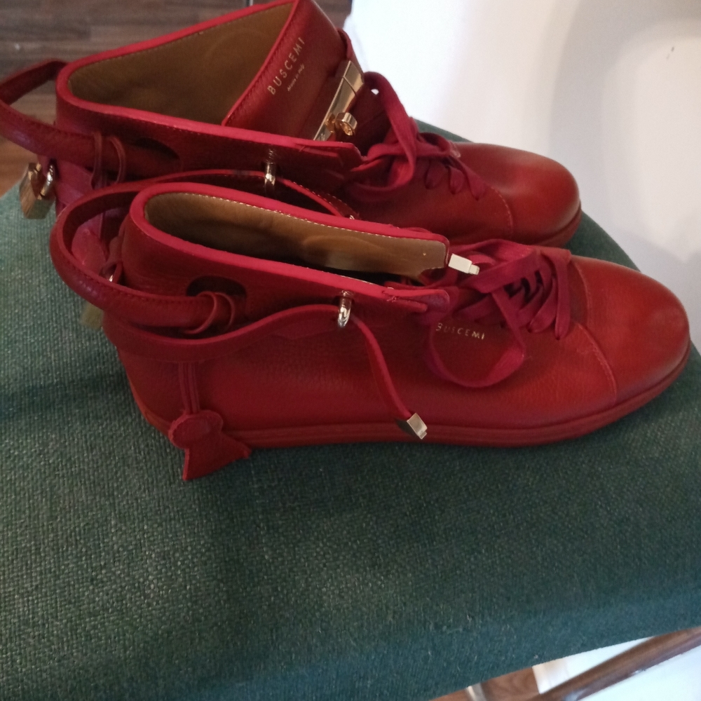 Red Bucemi